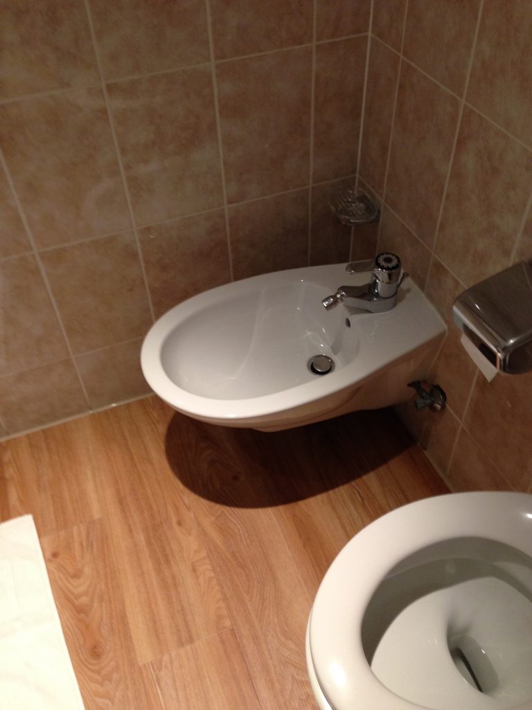 bidet and toilet at Four Points by Sheraton Brussels